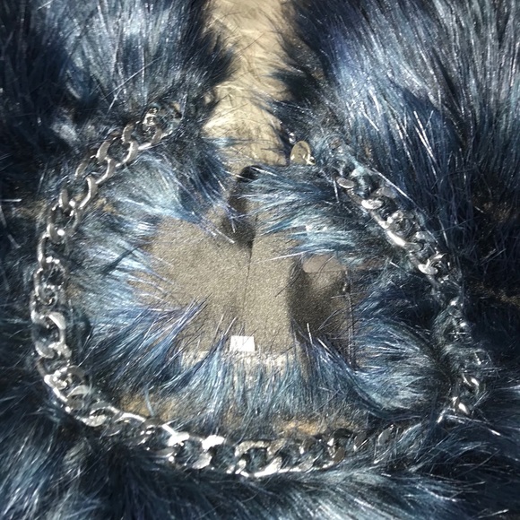 Guess faux fur vest - Picture 7 of 10